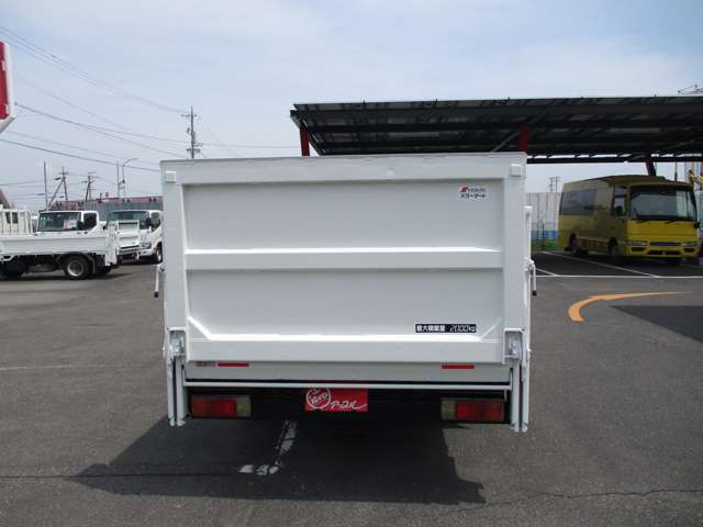 Hino Dutro 8