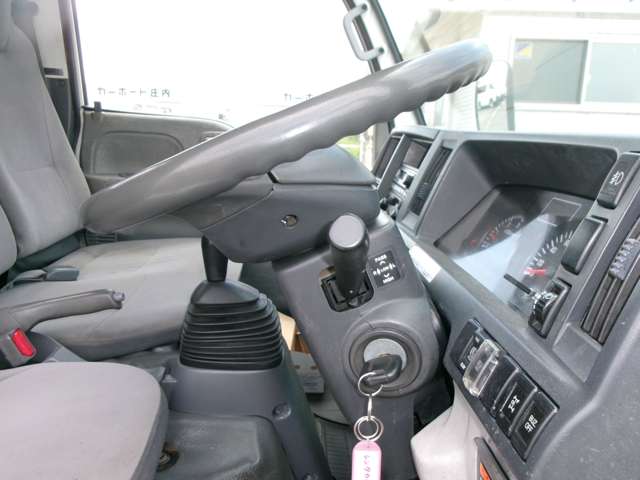 Isuzu Elf 12