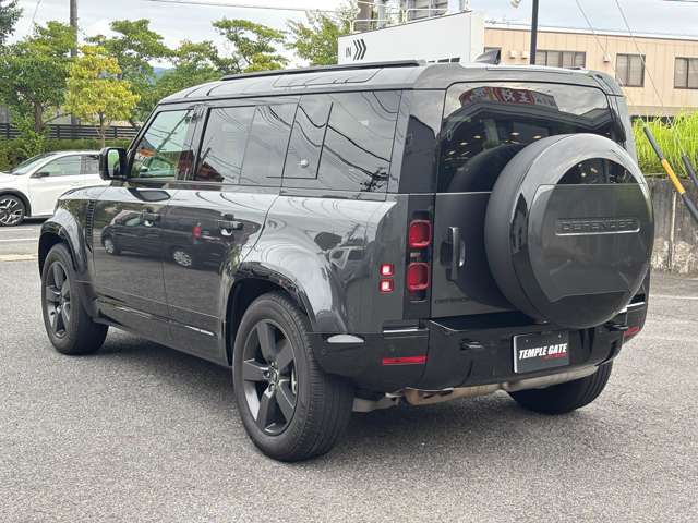 Land Rover Defender 7
