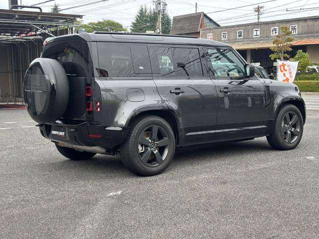 Land Rover Defender 10