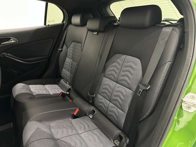 Mercedes-Benz GLA-Class 11
