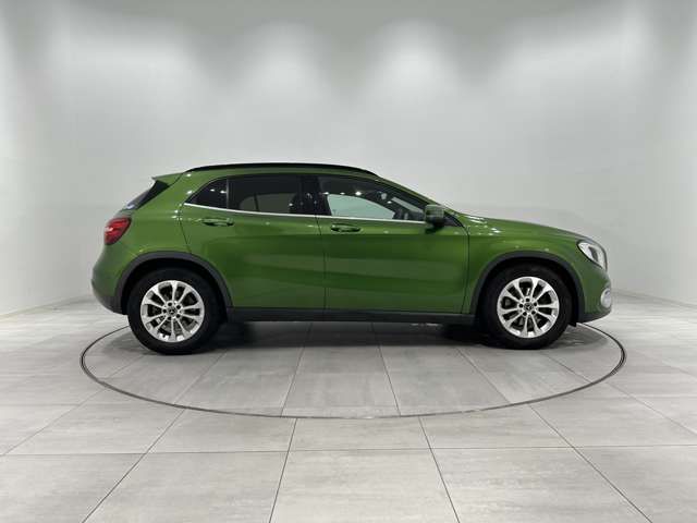 Mercedes-Benz GLA-Class 4