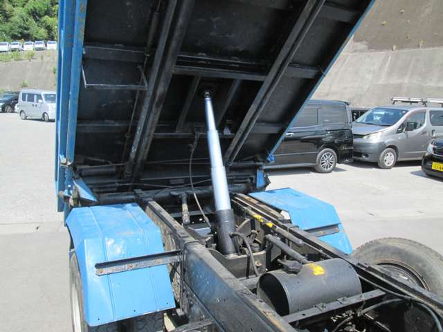 Mitsubishi Fuso Canter 9