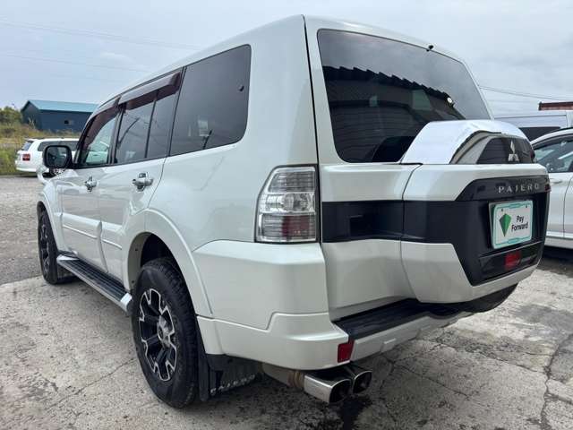 Mitsubishi Pajero 10