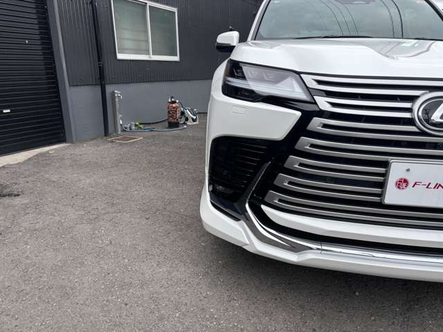 Lexus LX 4