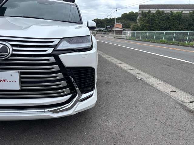 Lexus LX 5