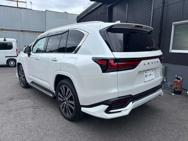 Lexus LX 9