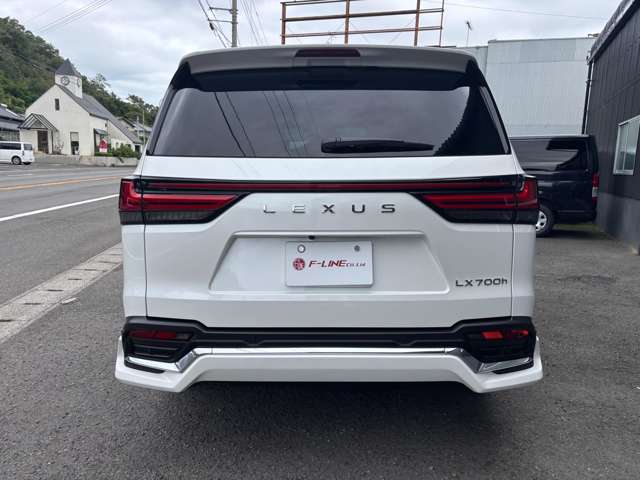 Lexus LX 10
