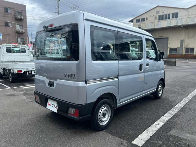 Daihatsu Hijet Cargo 5