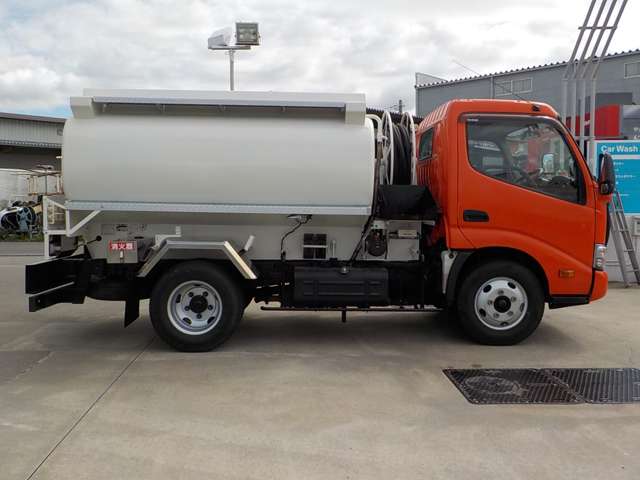 Hino Dutro 6