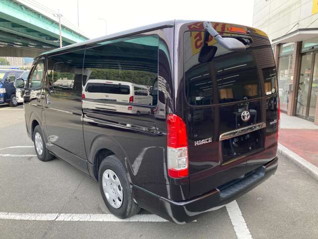 Toyota Hiace Van 11