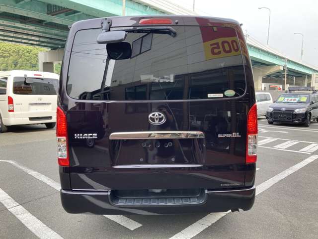 Toyota Hiace Van 12