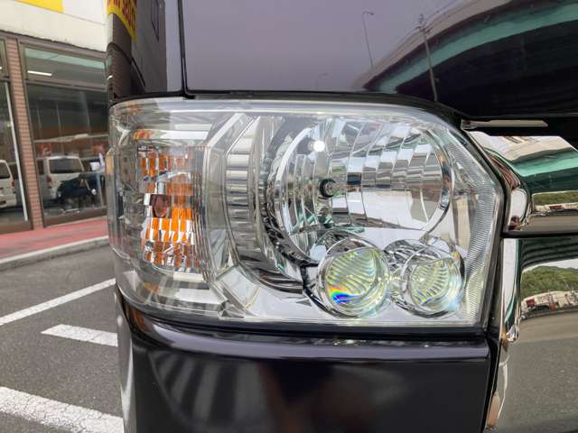Toyota Hiace Van 4