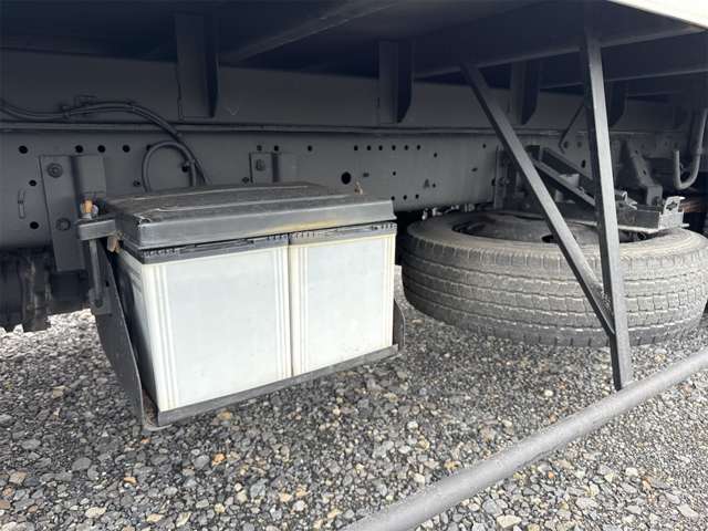 Isuzu Elf 12