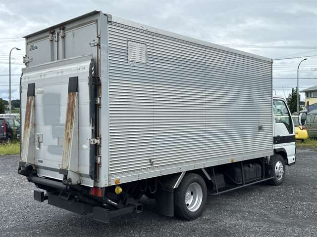 Isuzu Elf 6