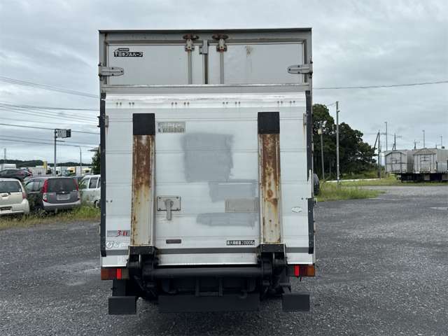 Isuzu Elf 7