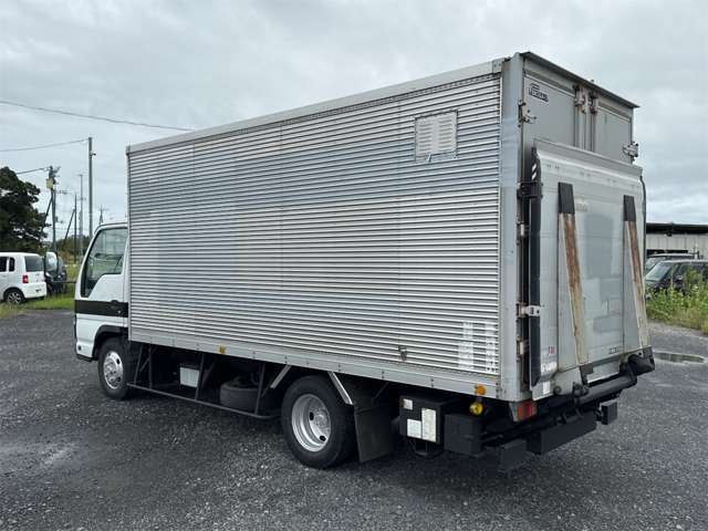Isuzu Elf 8