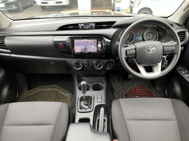 Toyota Hilux 2
