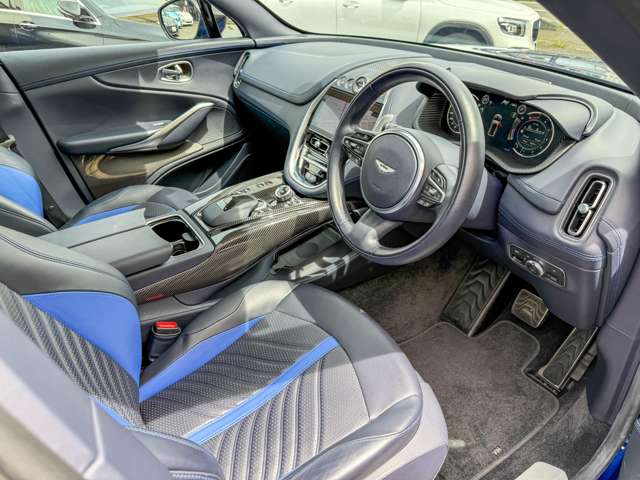 Aston Martin DBX 12