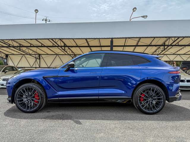 Aston Martin DBX 3