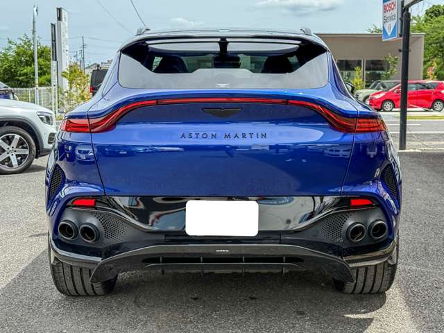 Aston Martin DBX 7