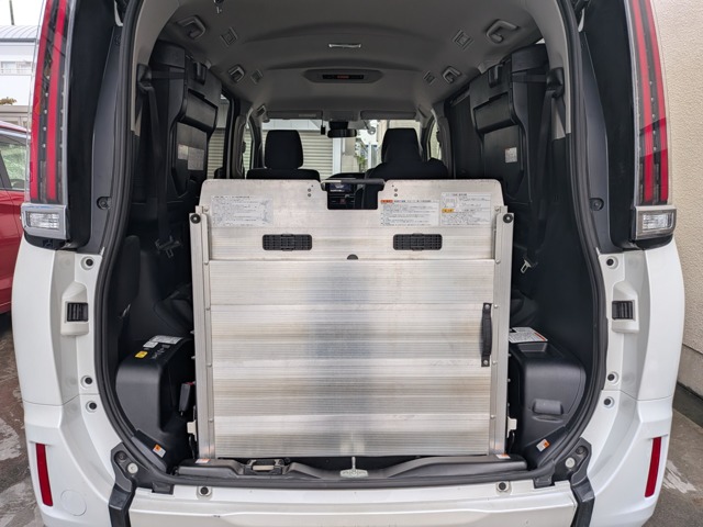 Toyota Noah 2