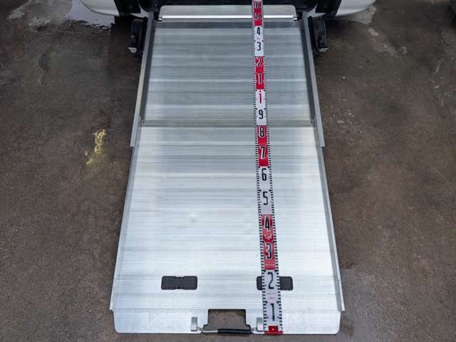 Toyota Noah 7