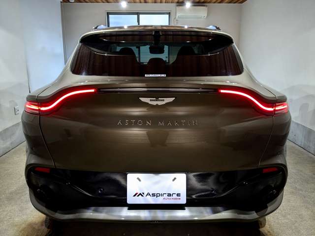 Aston Martin DBX 11