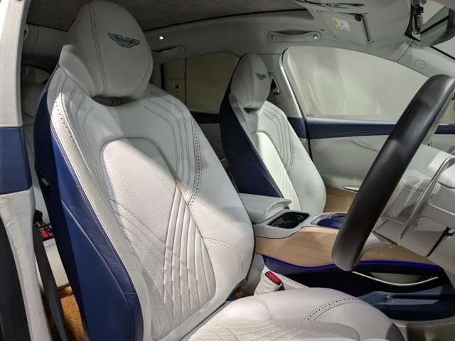 Aston Martin DBX 3