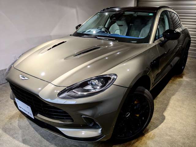 Aston Martin DBX 4