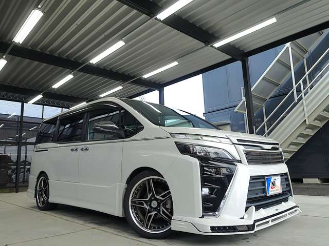 Toyota Voxy 12