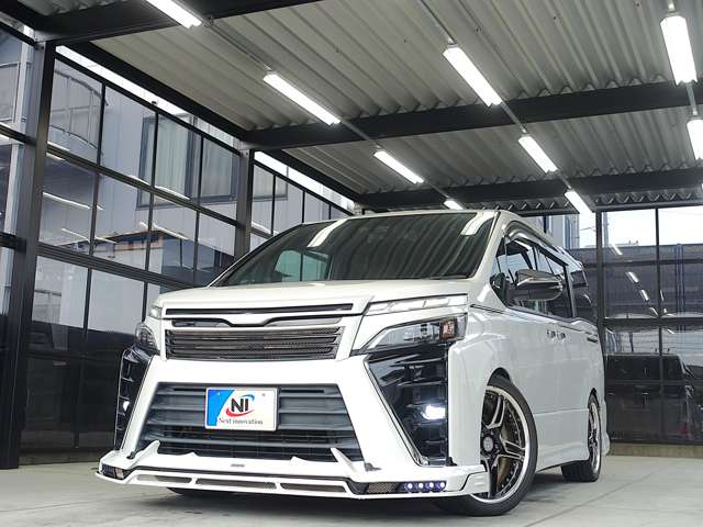 Toyota Voxy 3