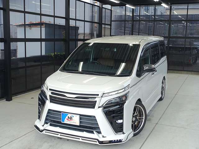 Toyota Voxy 4