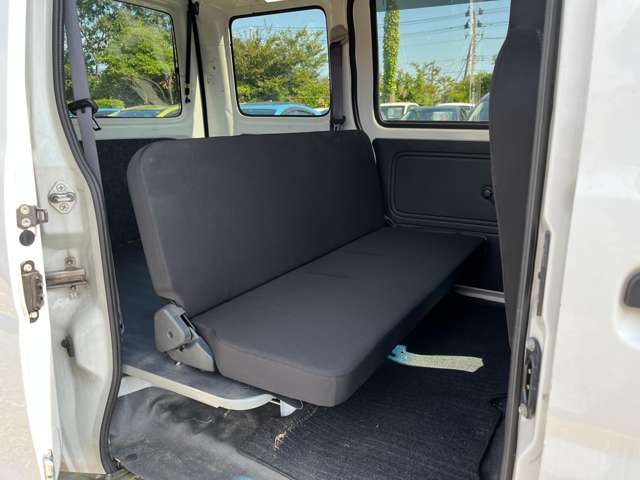 Daihatsu Hijet Cargo 12