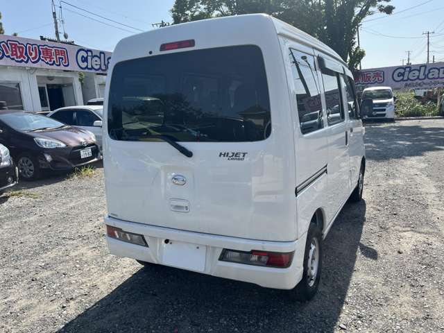 Daihatsu Hijet Cargo 2