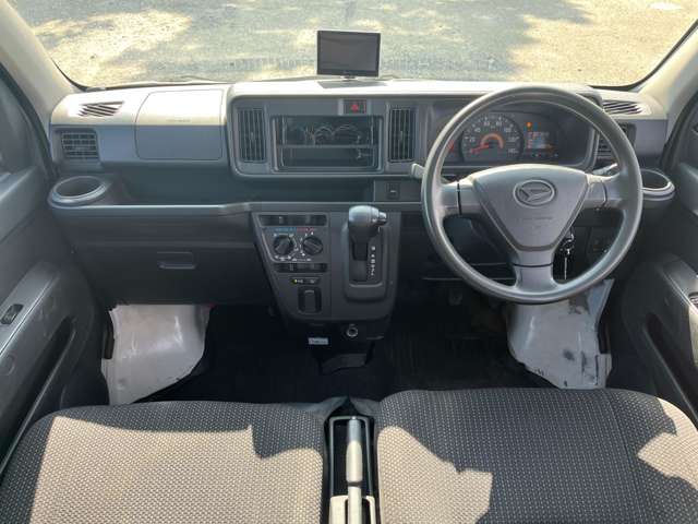 Daihatsu Hijet Cargo 3