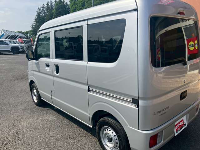 Mitsubishi Minicab Van 11