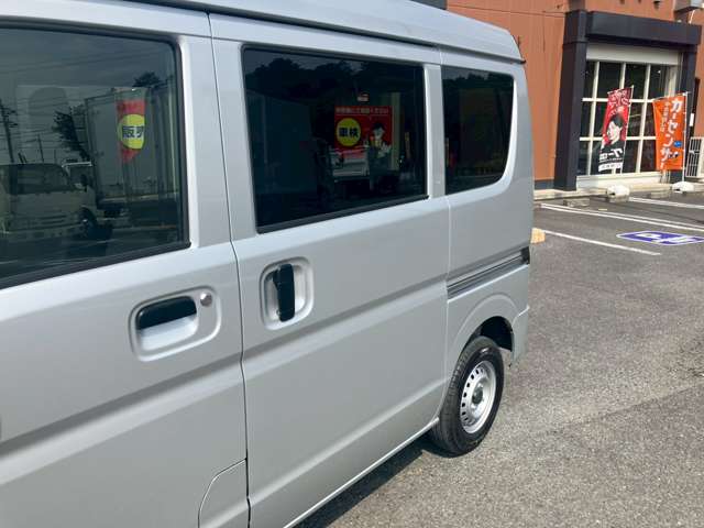 Mitsubishi Minicab Van 12