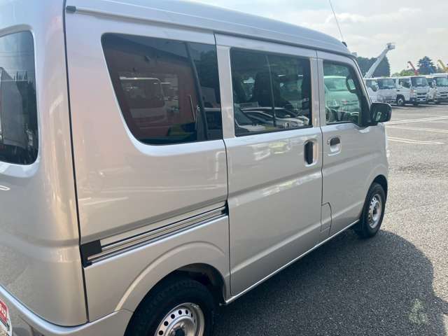 Mitsubishi Minicab Van 10