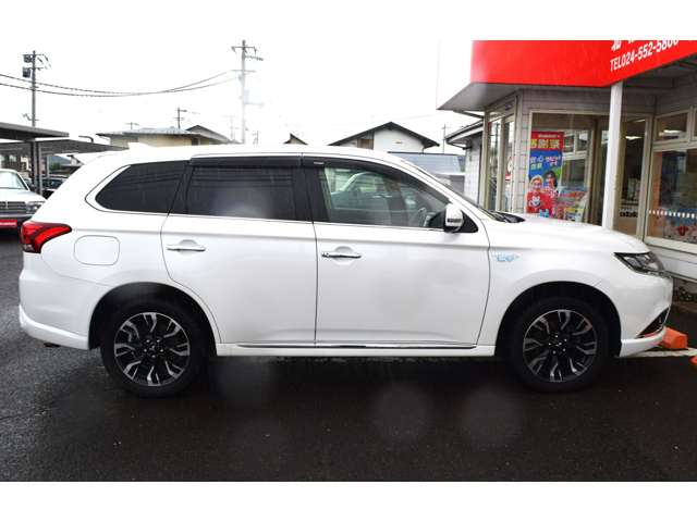 Mitsubishi Outlander PHEV 9