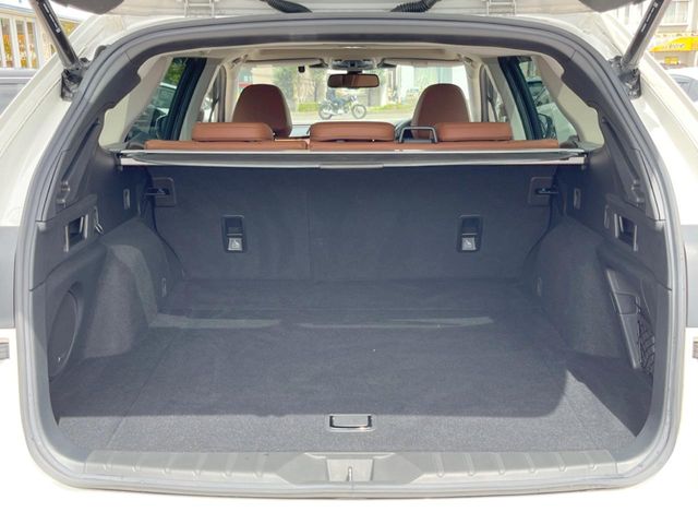 Subaru Legacy Outback 11