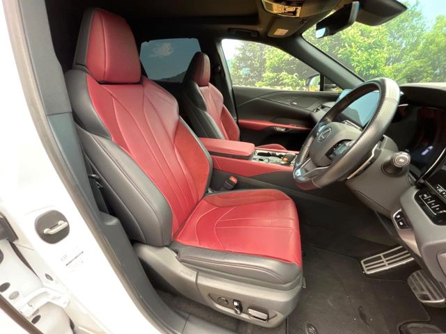 Lexus RX 9