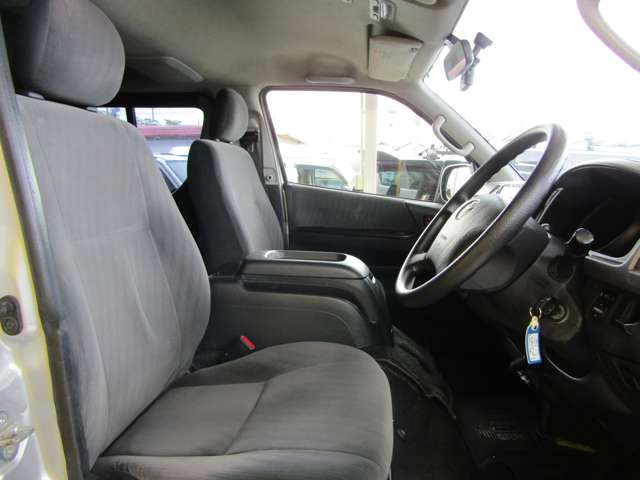 Toyota Regius Ace 6