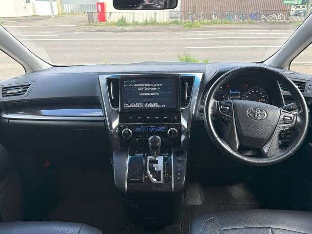 Toyota Vellfire 6