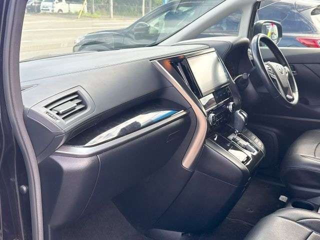 Toyota Vellfire 8