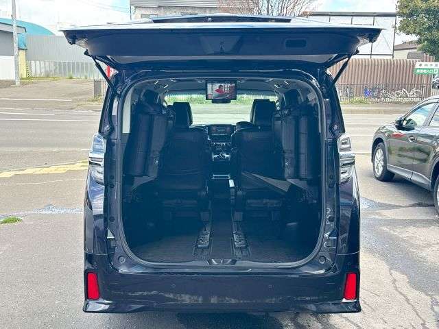 Toyota Vellfire 9