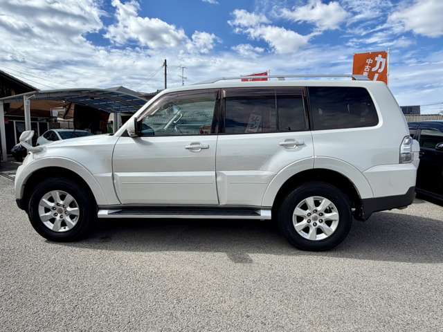 Mitsubishi Pajero 9