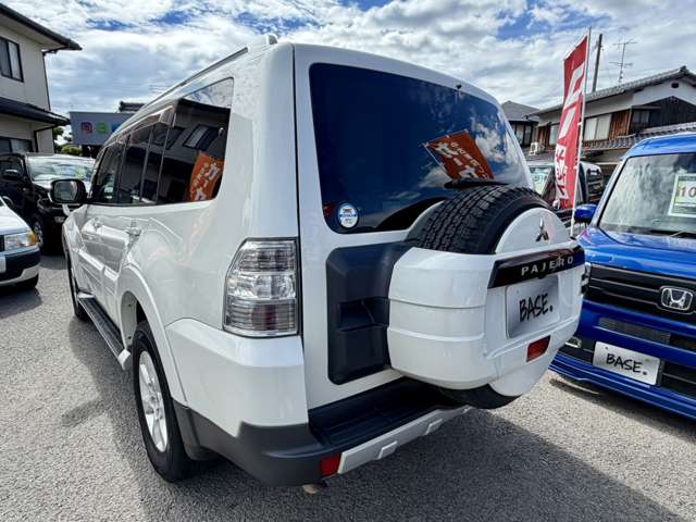 Mitsubishi Pajero 10