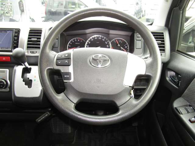 Toyota Hiace Van 5