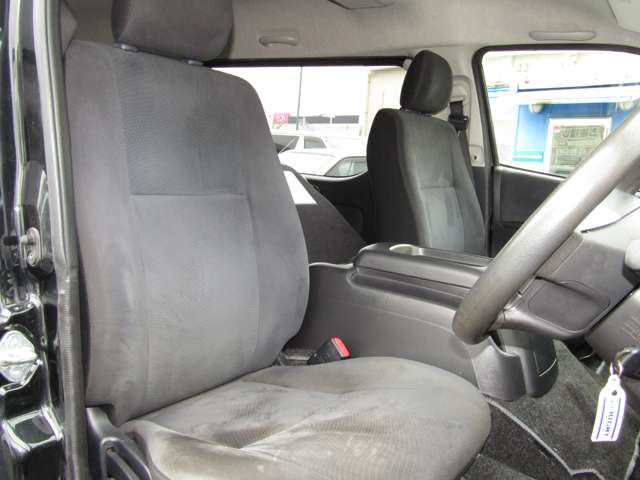 Toyota Hiace Van 6
